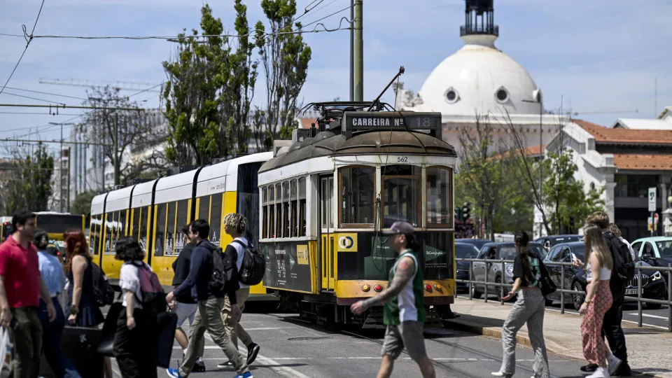 Brasileiro de 71 anos é preso por furtos em transporte público de Lisboa